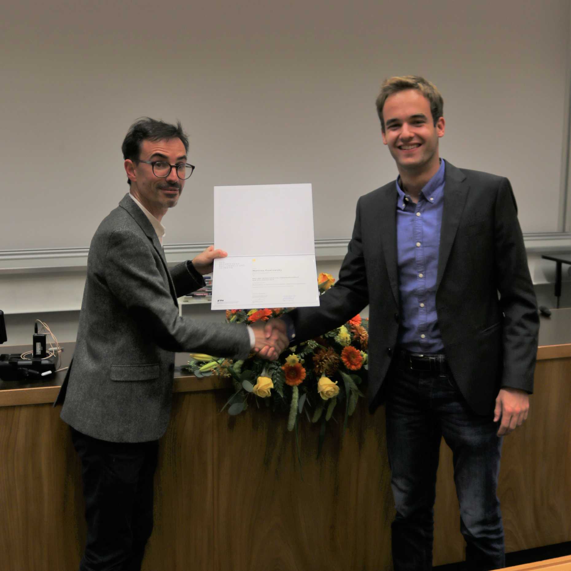 Verleihung des BI-Förderungspreises durch Prof. Habert an Mathias Pawlowsky