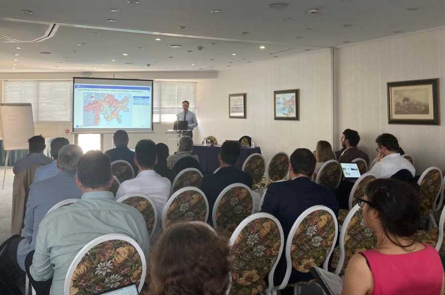 Hossein Nasrazadani presenting