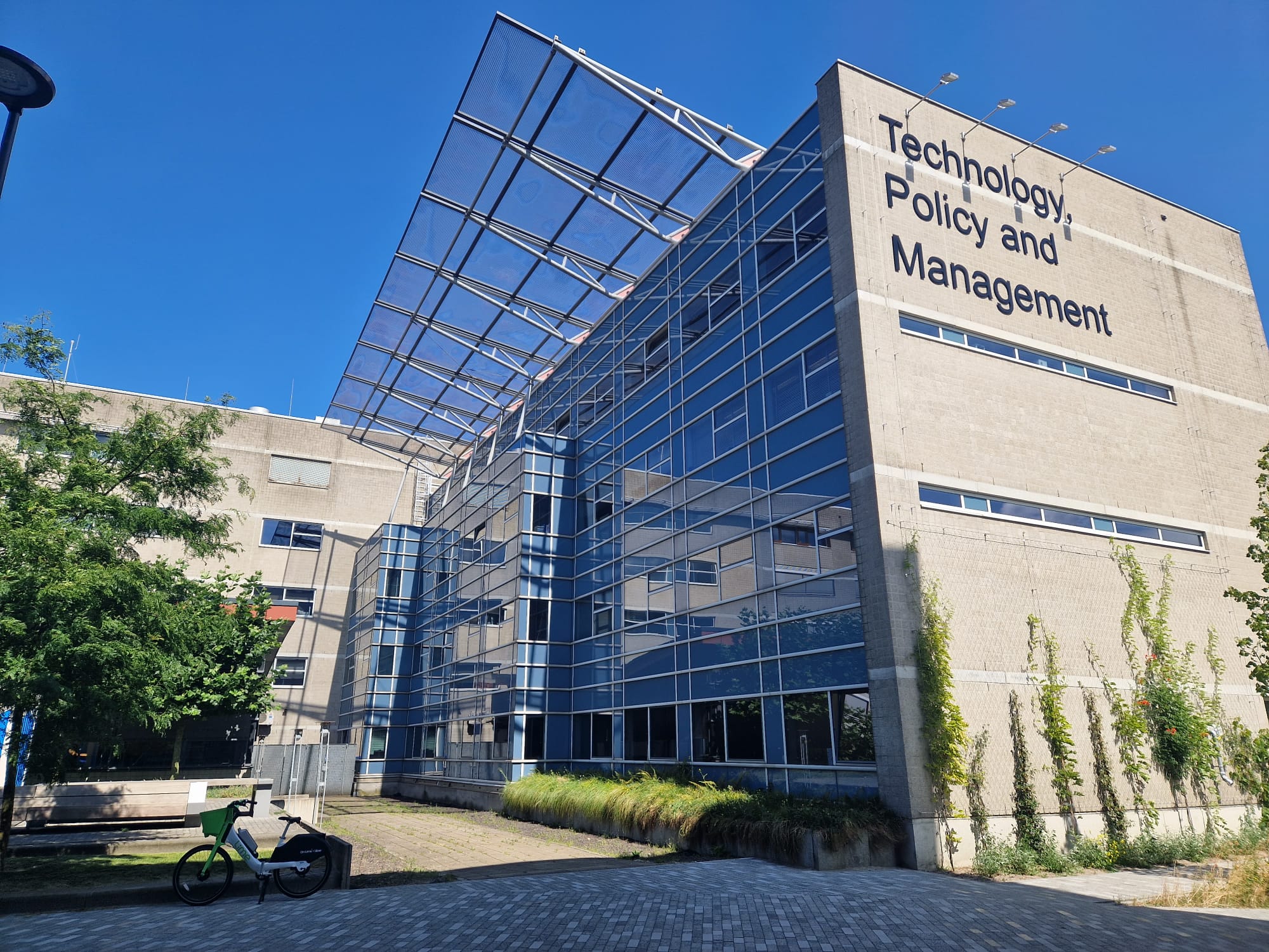 Picture of TU Delft Main Building